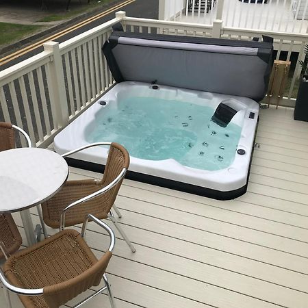 Hot Tub Accommodation North Wales Caravan Rhyl Zewnętrze zdjęcie