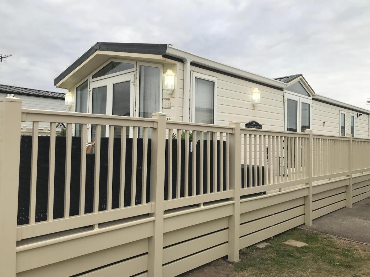Hot Tub Accommodation North Wales Caravan Rhyl Zewnętrze zdjęcie
