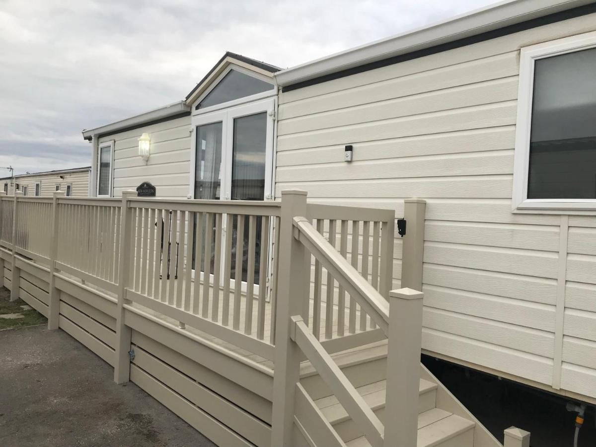 Hot Tub Accommodation North Wales Caravan Rhyl Zewnętrze zdjęcie
