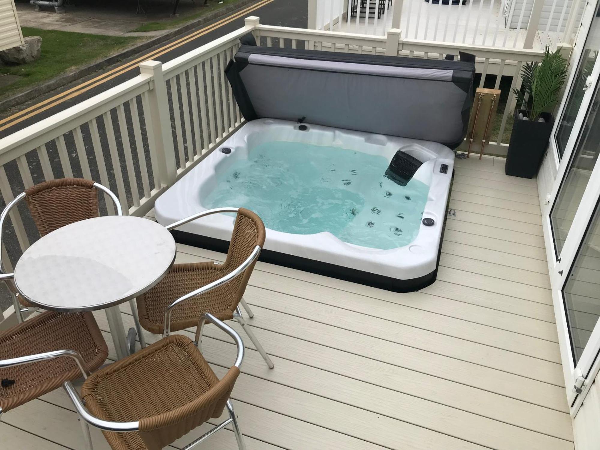 Hot Tub Accommodation North Wales Caravan Rhyl Zewnętrze zdjęcie
